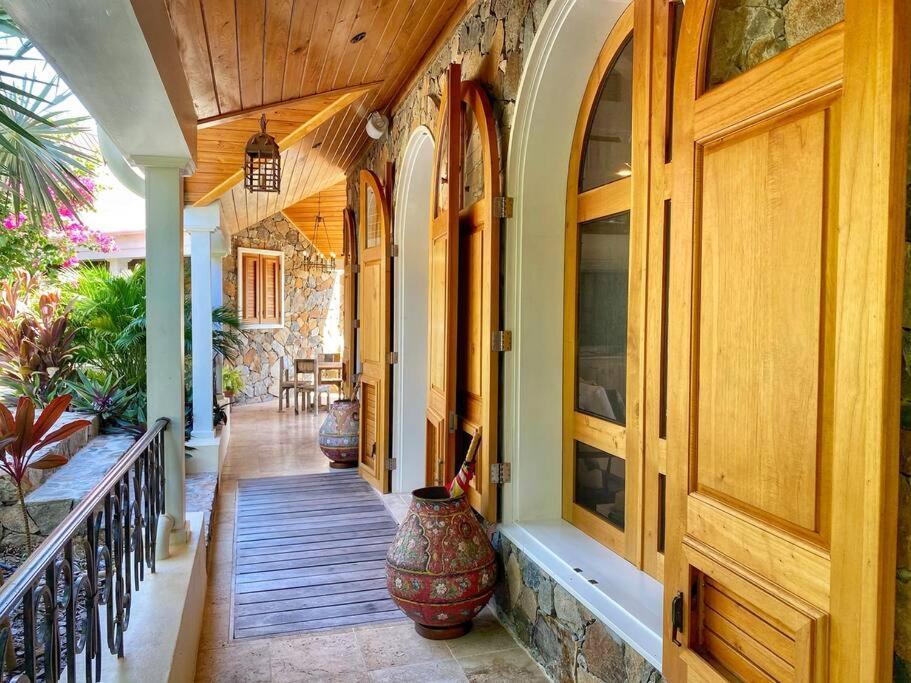 East End Luxury 7Br Waterfront Villa With Views Of Marina Cay And Scrub Island מראה חיצוני תמונה