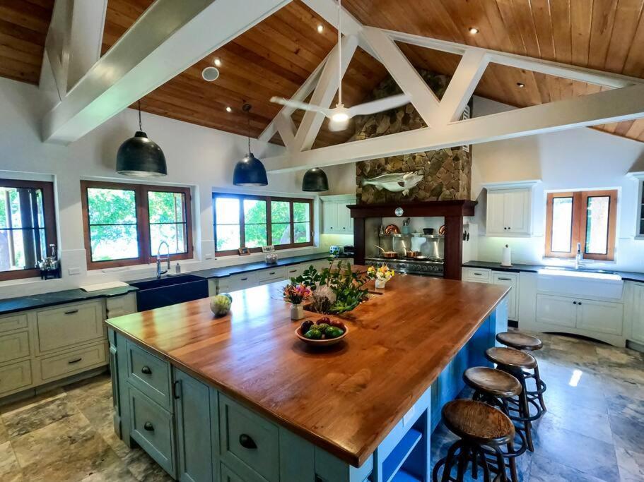 East End Luxury 7Br Waterfront Villa With Views Of Marina Cay And Scrub Island מראה חיצוני תמונה